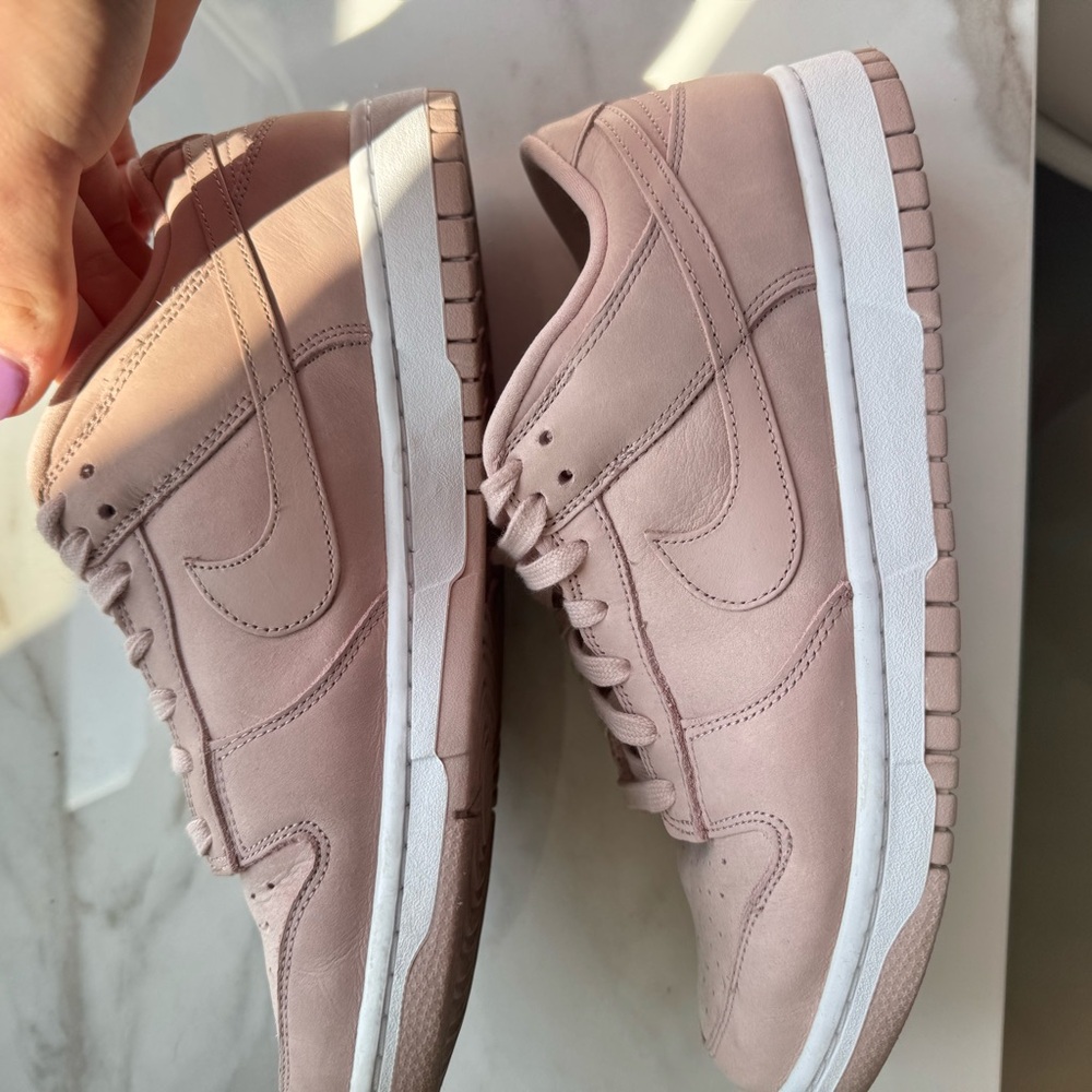Nike Women's Pink Sneakers